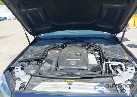 2016 Mercedes-Benz C 300 4Matic/Luxury 4Matic/Sport 4Matic z USA, uszkodzony, nr VIN 55SWF4KB9GU138872